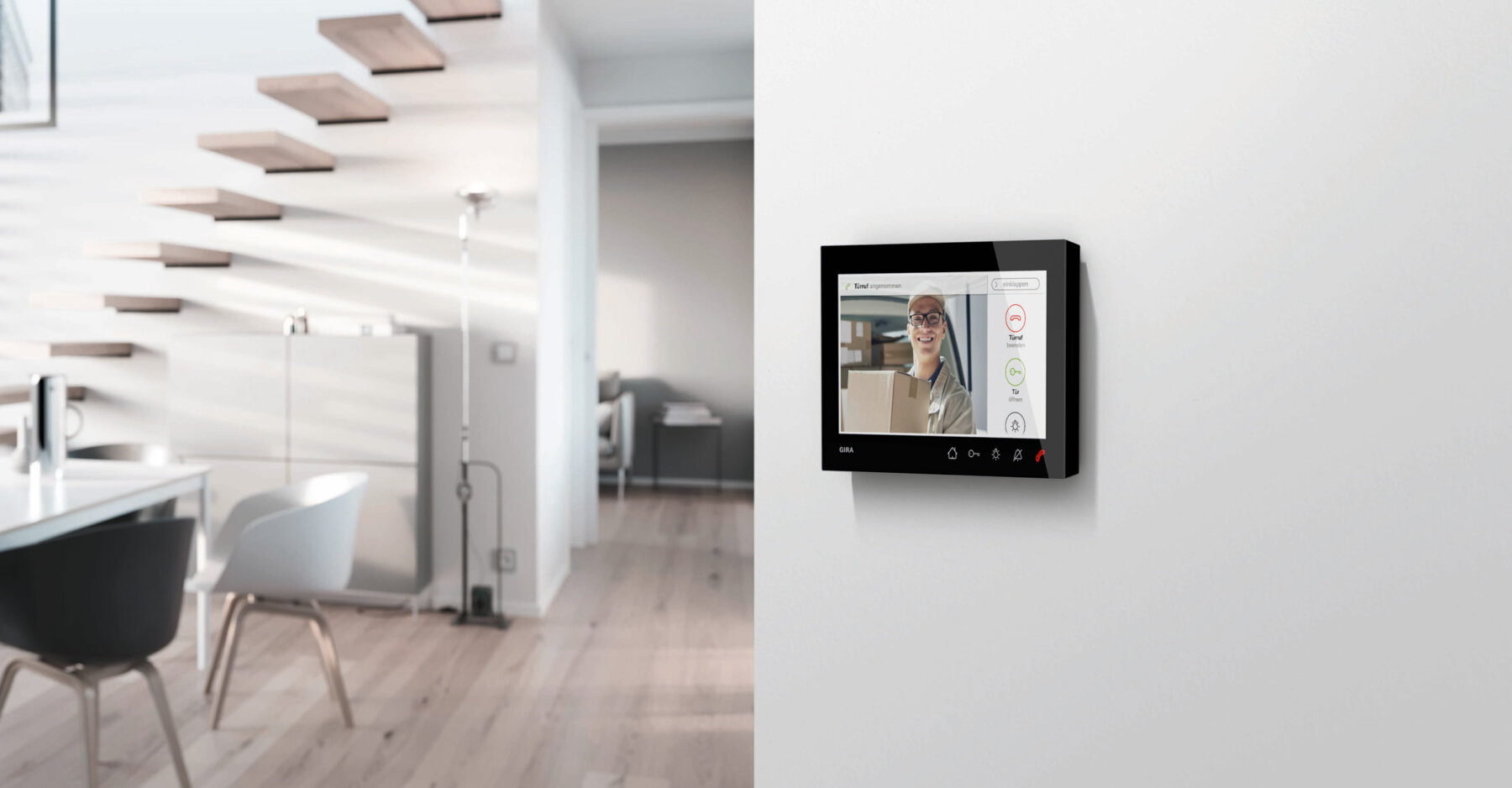 Gira Video-Türsprechanlage mit Display im modernen Wohnraum